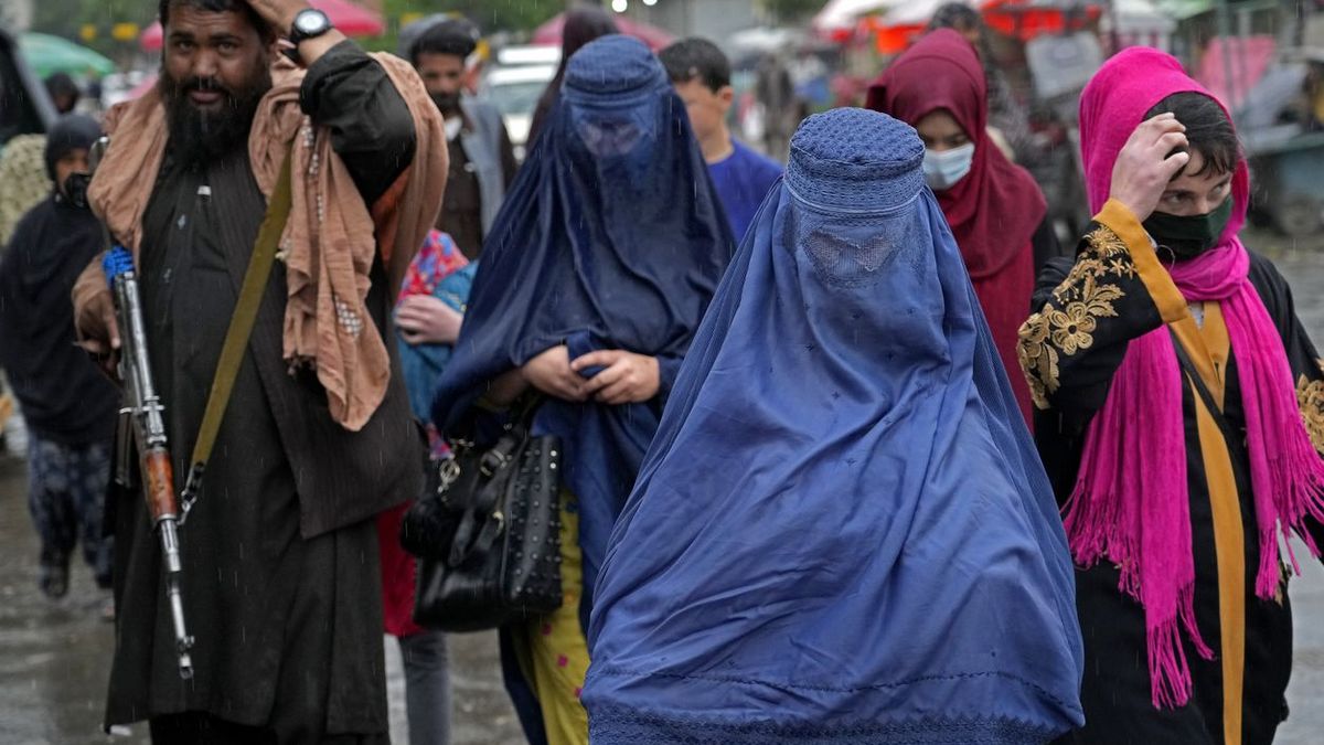 Afghanistan: Frauen müssen sich wieder verschleiern