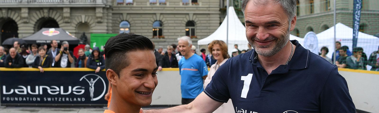 Stéphane Chapuisat trainiert in Bern mit Flüchtlingen